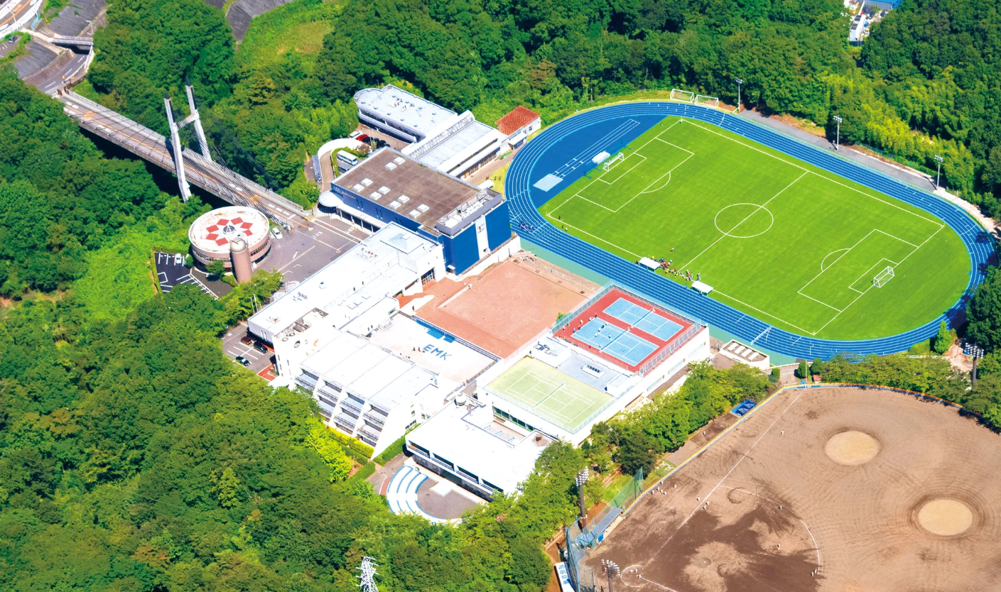 穎明館中学校 校舎